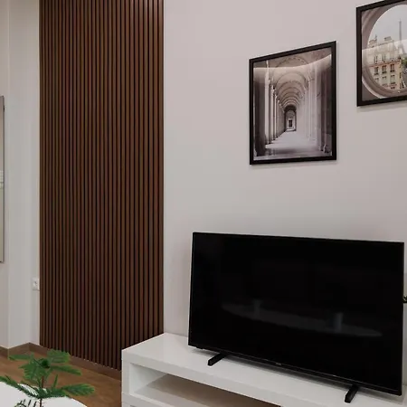 Апартаменты Modern Urban Oasis Near Metro Hub